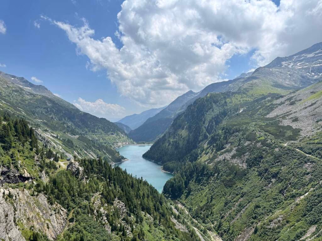 Der Berg in der Ferne ist exakt 0cm von uns entfernt. Alles ist eins und nicht-dual.